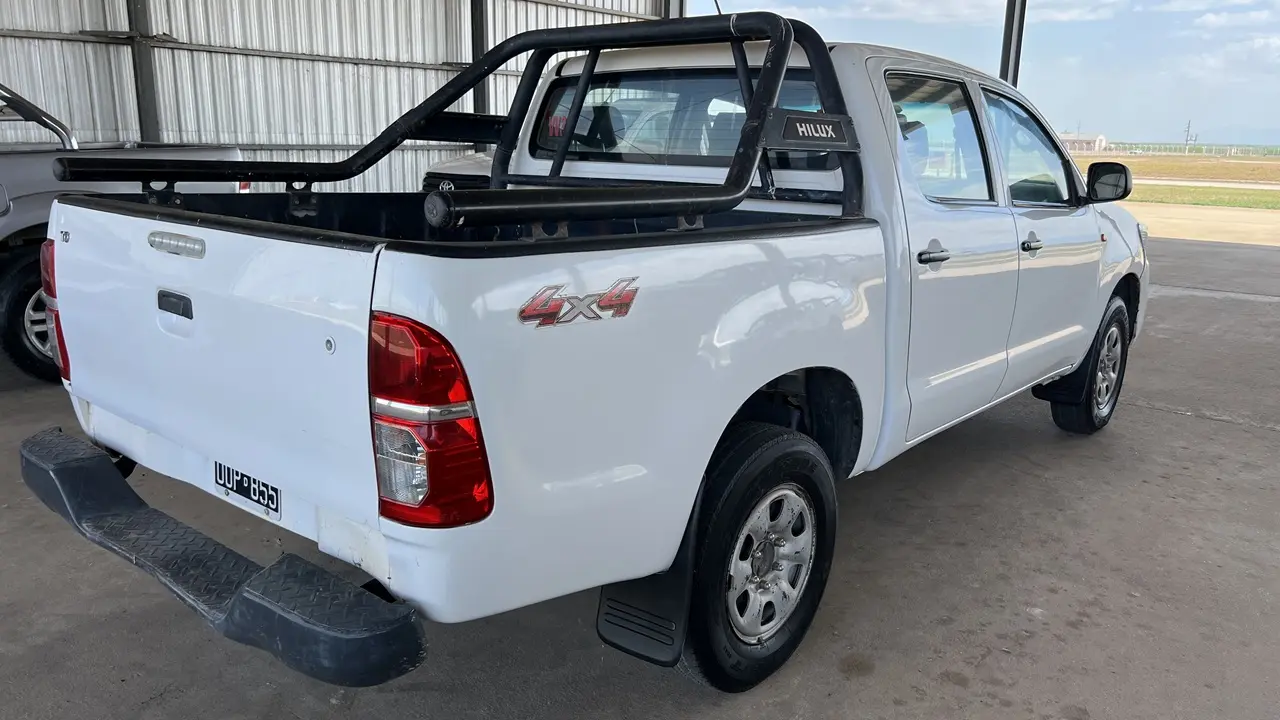 Camioneta Toyota Hilux en lista para remate.