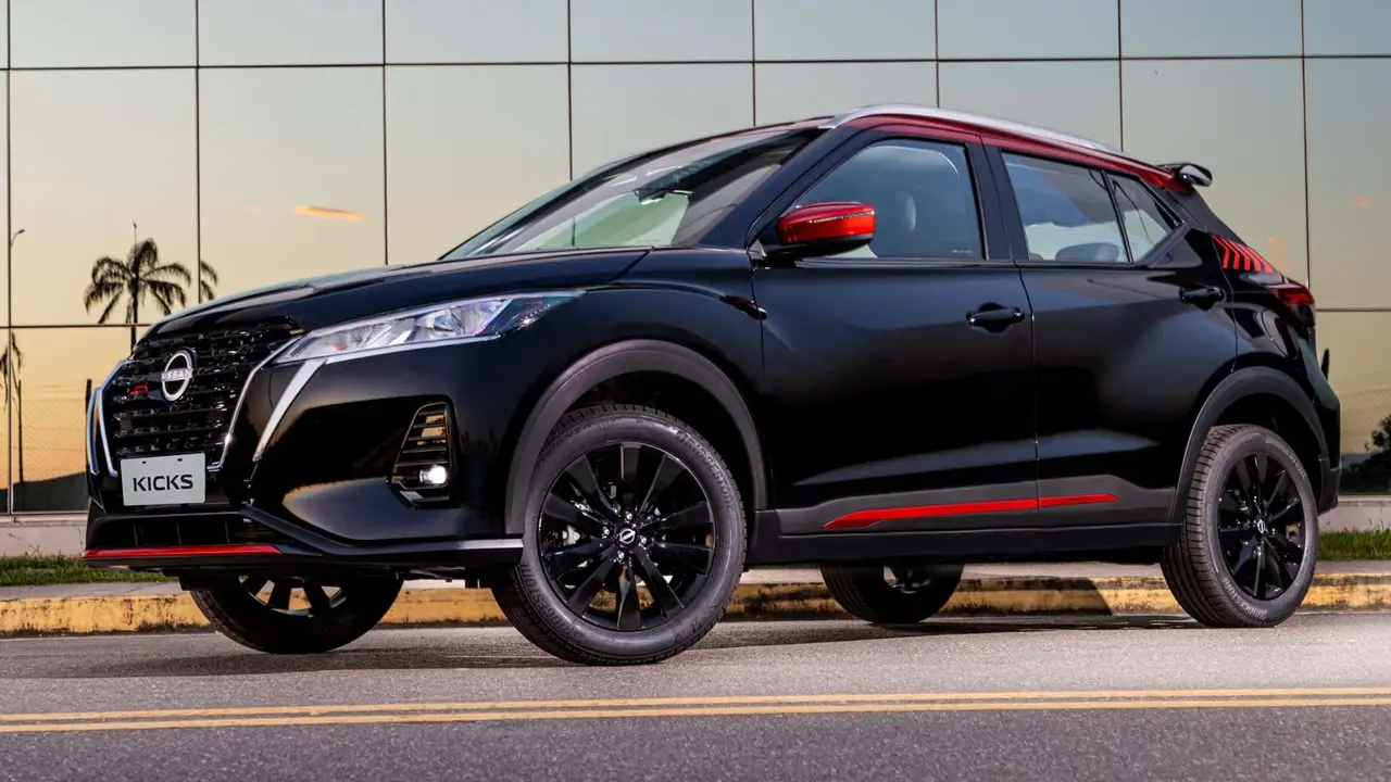 Nissan Kicks en su edición X-Play, con colores especiales.
