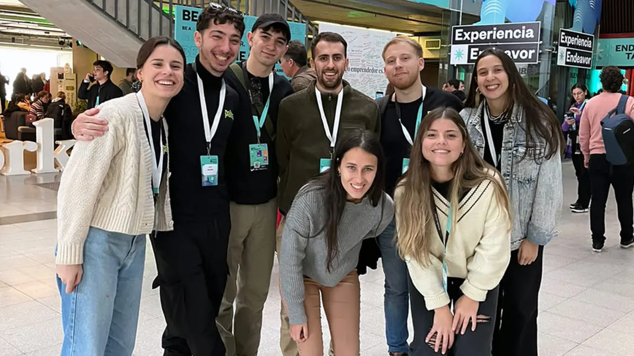 Parte del equipo de Palta en una reunión de Endeavor en Buenos Aires.
