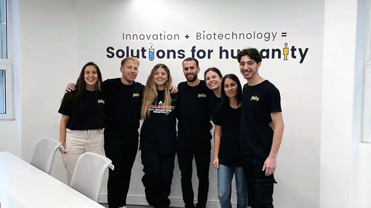 Parte del equipo de Palta en una reunión de Endeavor.