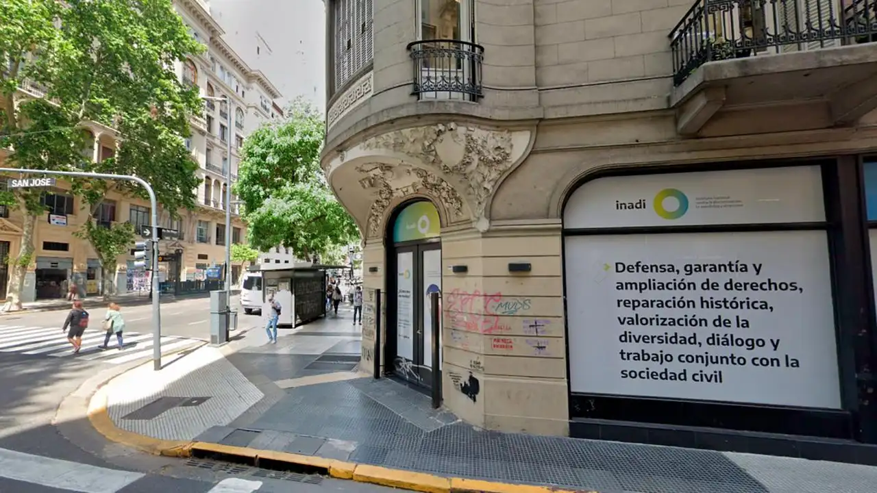 El Gobierno terminó con 70 contratos de alquiler de oficinas de INADI, AFIP, ENACOM y otros organismos en todo el país.