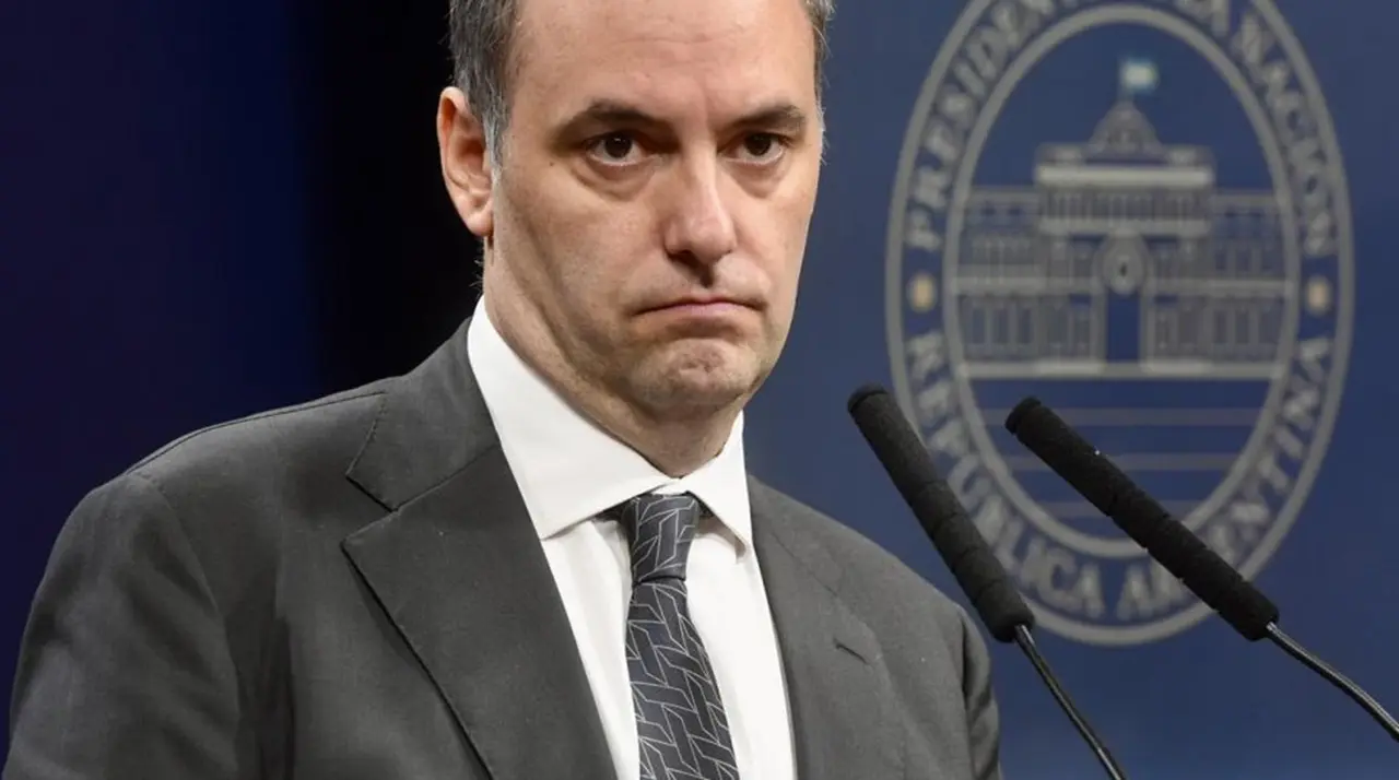 El Gobierno dará de baja 15 mil contratos en el Estado y suspenderá la operatoria de miles de cooperativas