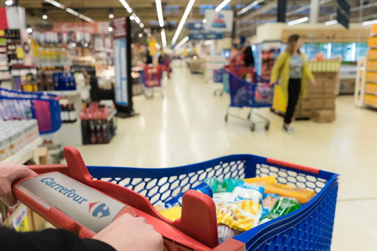 La cadena de supermercados Carrefour anunció que extenderá su programa de precios congelados por un mes más