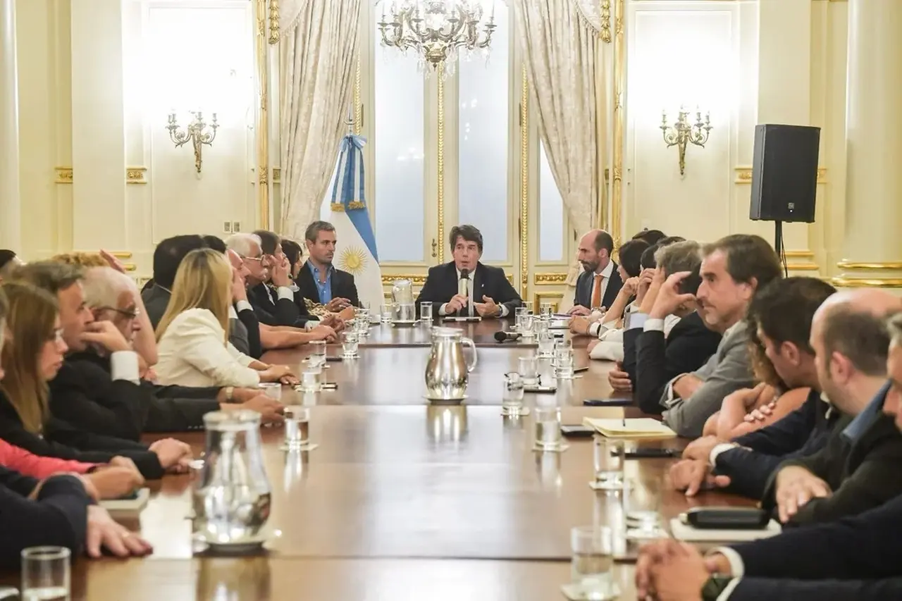 Nicolás Posse se reunió con legisladores de LLA y les dio una bajada de línea para retomar la Ley ómnibus