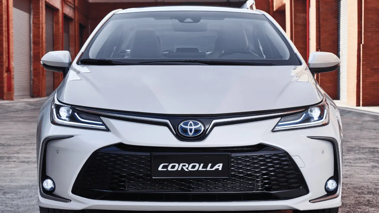 El Toyota Corolla tiene versiones con motor naftero e híbrido.