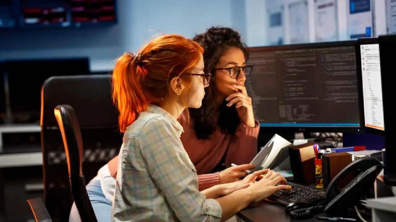 Mujeres en empresas del sector tecnológico: en qué valores arrancan los sueldos