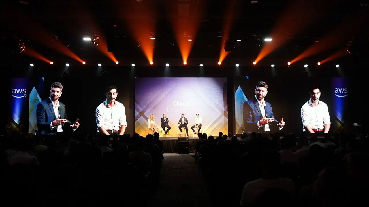 Clientes de AWS compartieron sus experiencias durante la reunión de Amazon Web Services.