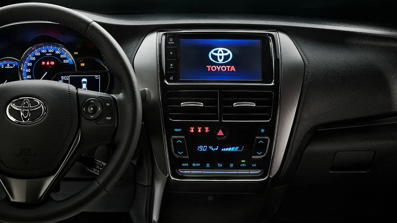 El Yaris cuenta con conexión inalámbrica, y el Toyota Sensing.