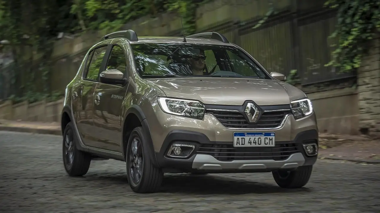 El Renault Stepway es uno de los modelos de producción nacional que se puede adquirir en marzo con crédito.