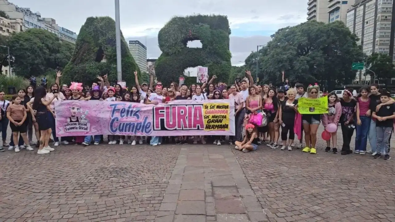 Los fans de Furia de Gran Hermano se reunieron a festejar su cumpleaños en el Obelisco