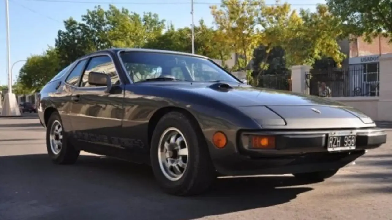 El Porsche 924 lo compró Maradona cuando tenía 19 años.