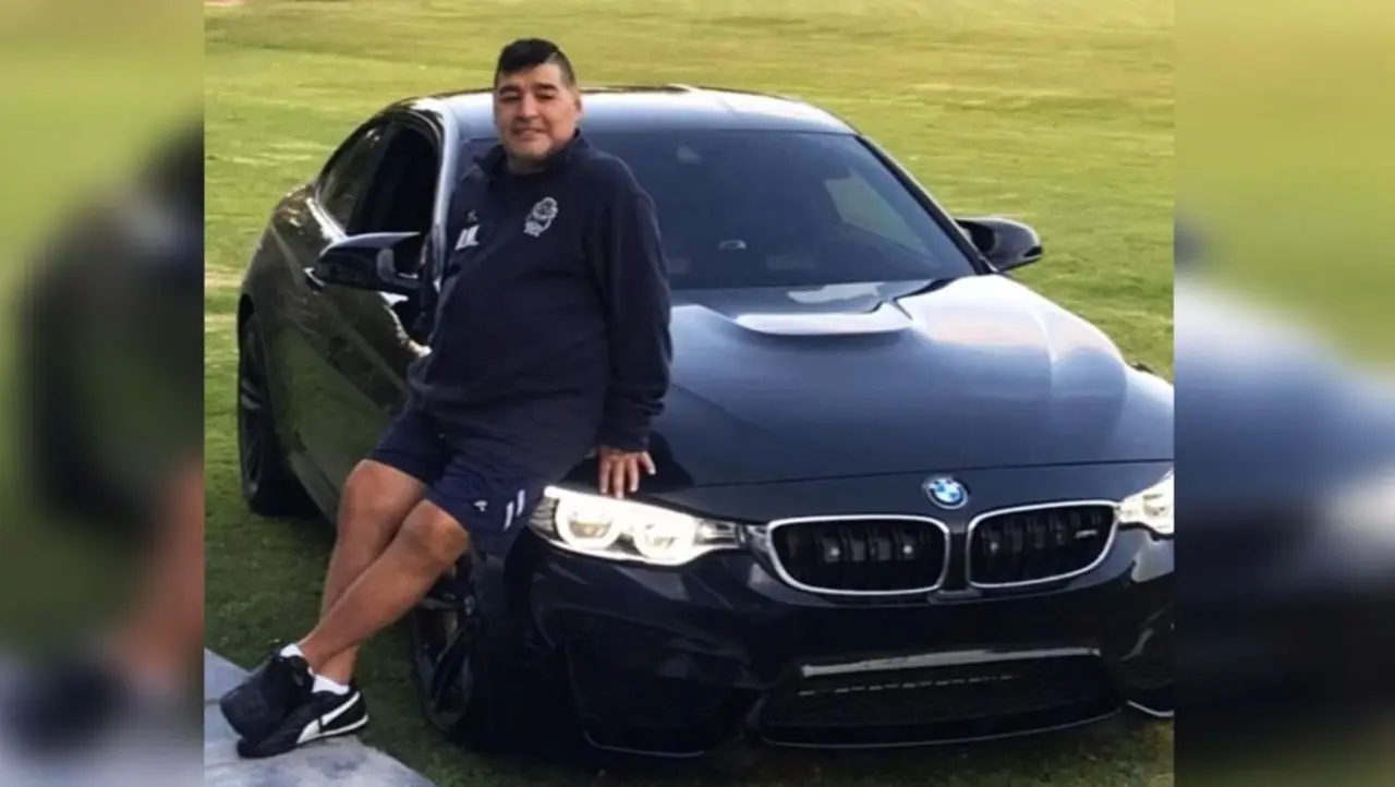 Maradona tenía una colección de autos de lujo