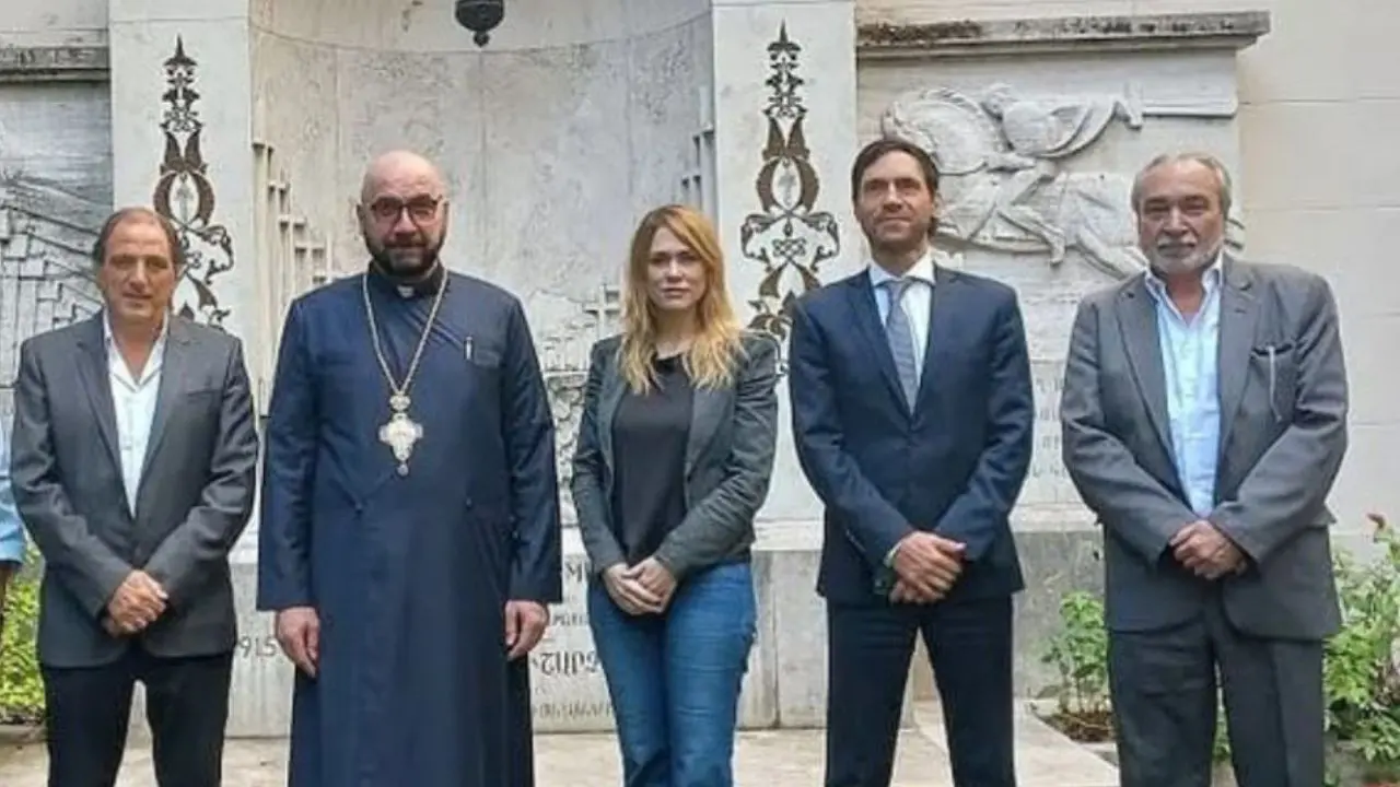 Sorpresa por la visita de Lilia Lemoine al  Centro Armenio de la República Argentina