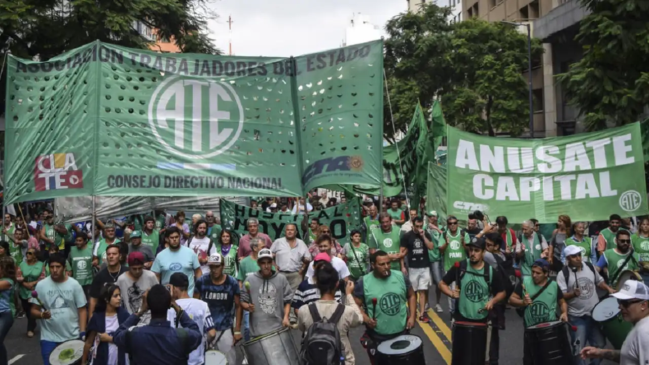 Paro nacional de estatales el día que el Senado debate la Ley Bases