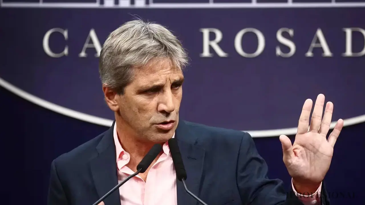 El ministro Luis Caputo justificó la baja de tasas con el argumento de que, de esa manera, se neutraliza una fuente de expansión monetaria