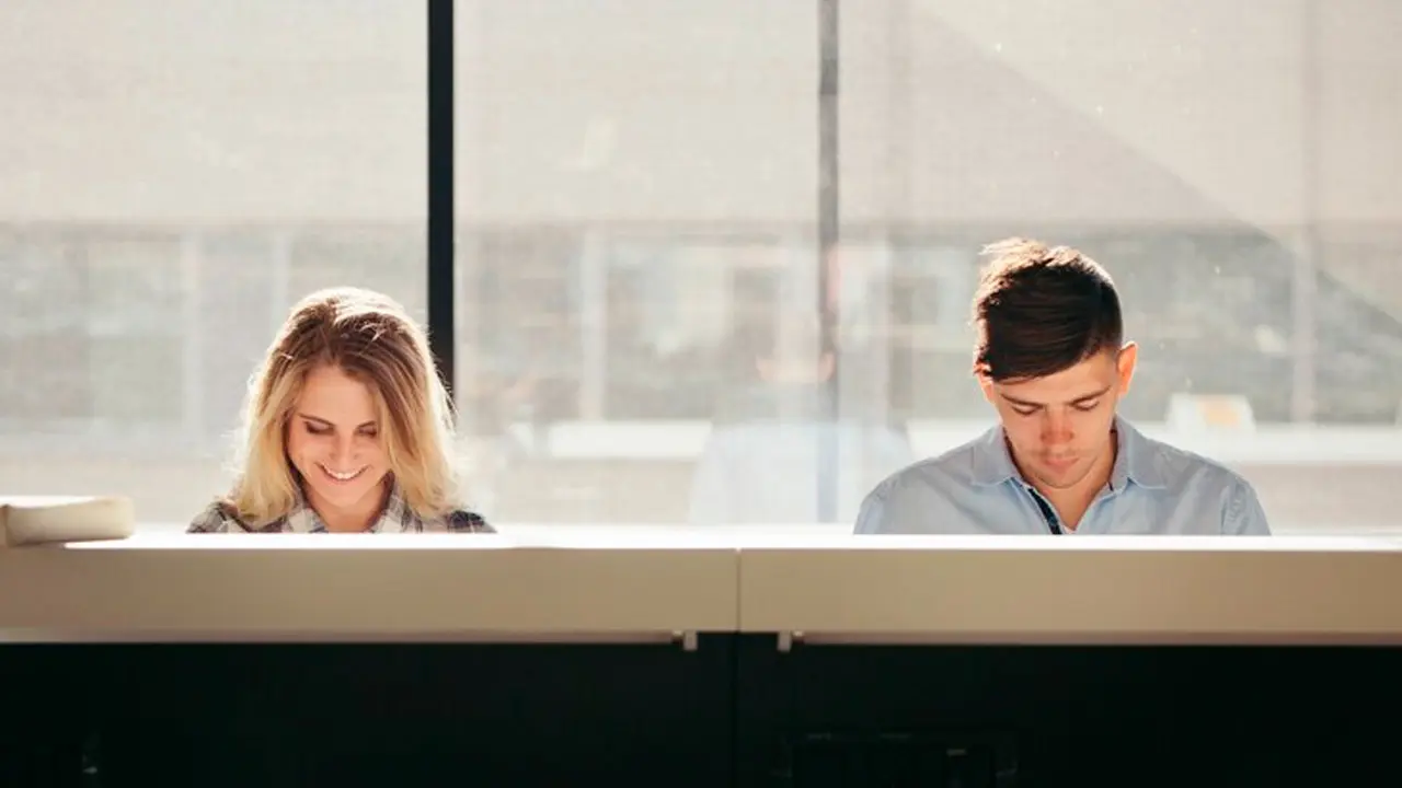 Empleo joven: cuáles son los principales medios para buscar trabajo y qué dificultades tienen