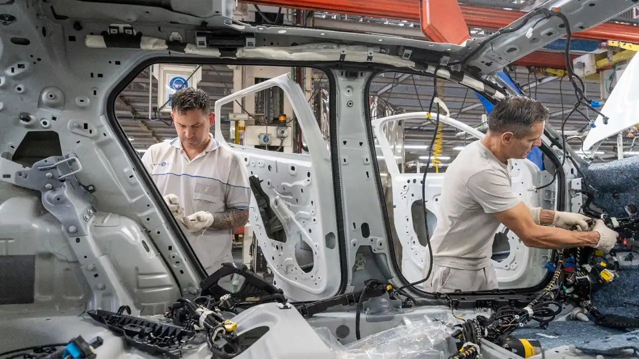 Las automotrices fabricaron menos autos en abril de 2024.