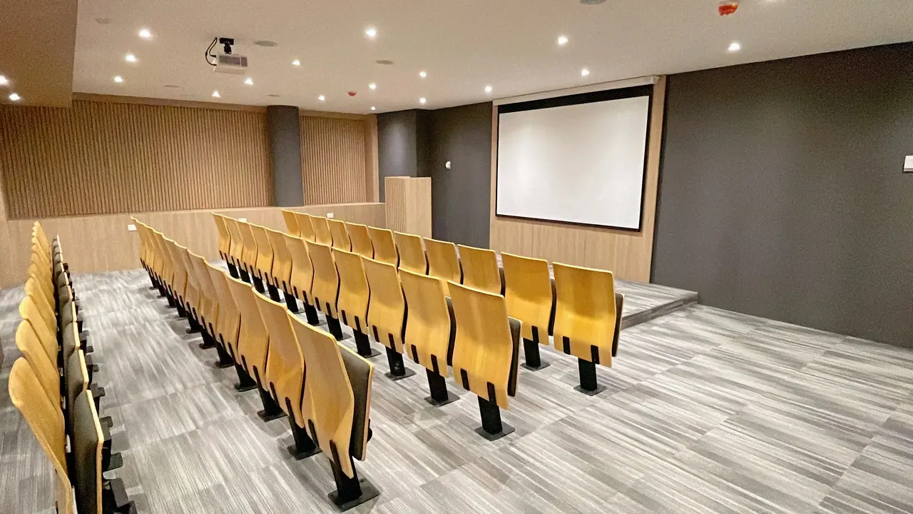 El edificio tiene auditorio para 40 personas