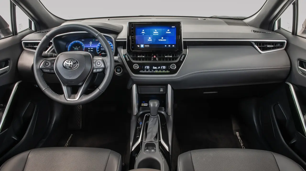 El nuevo Corolla Cross cambia por dentro los colores y suma tecnología.