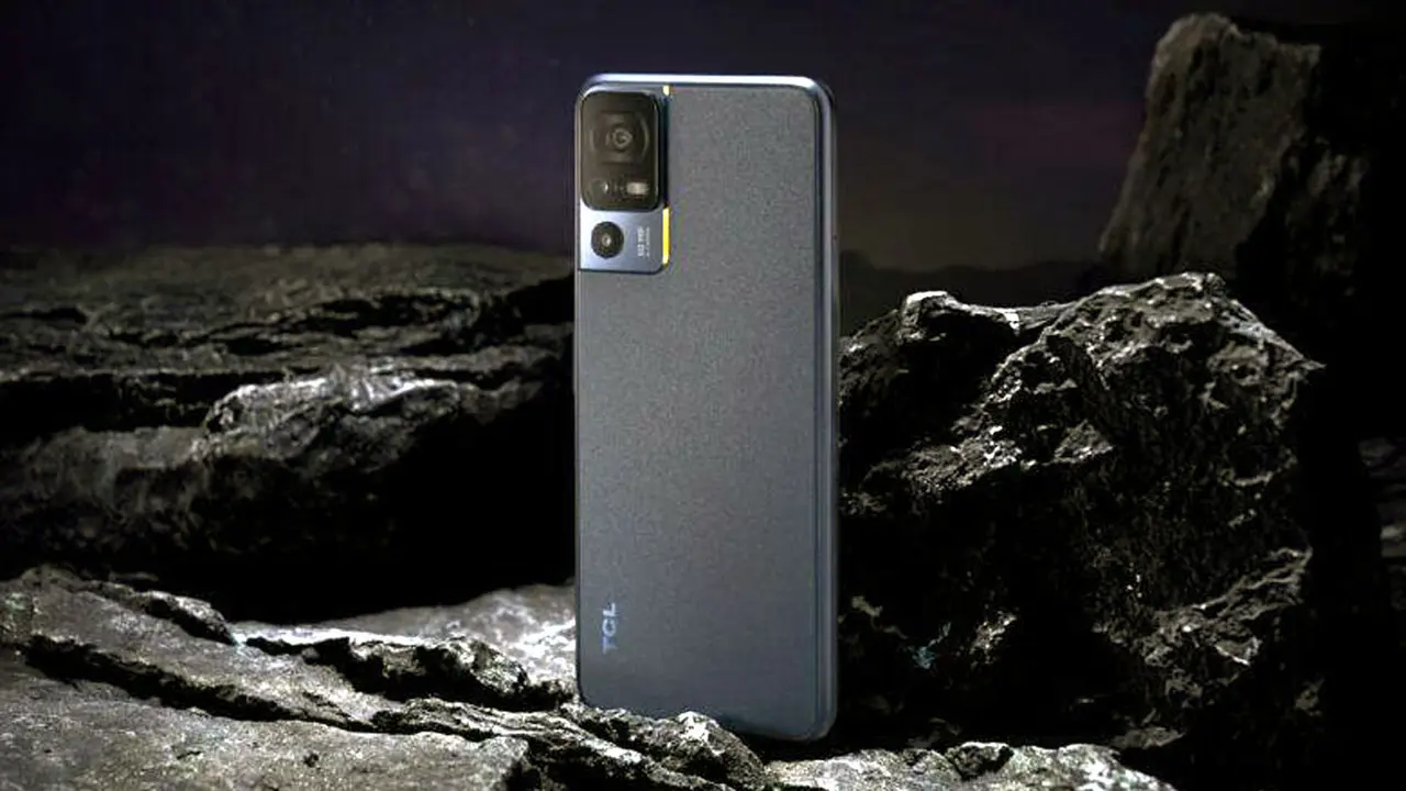 Celular TCL 40SE.