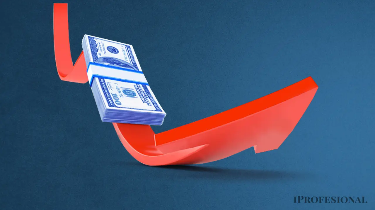 El dólar blue se vende arriba de $1100 y el mercado anticipa los riesgos en la estrategia cambiaria de Caputo