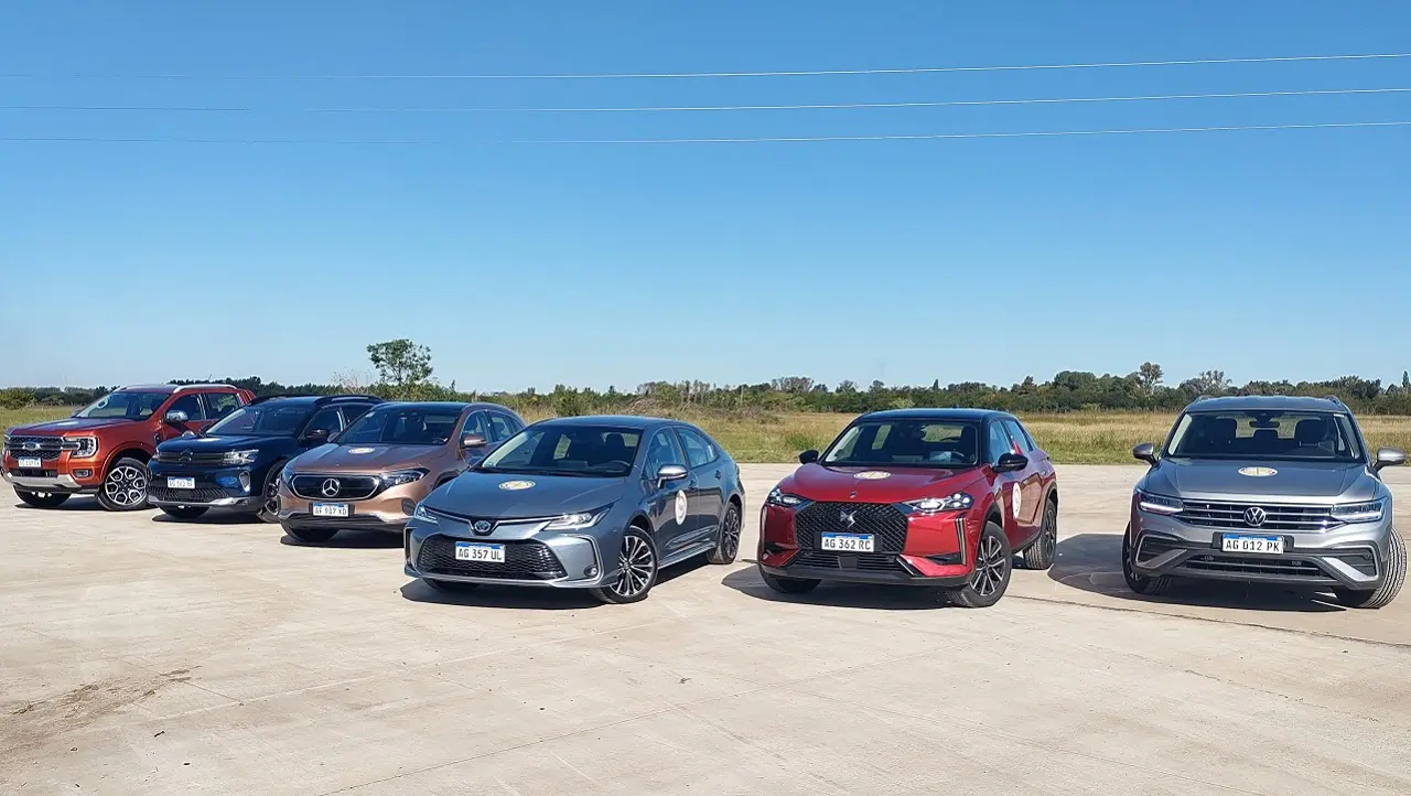 Cuando se compra o vende un auto, se deben pagar impuestos sobre la transacción. Estos impuestos incluyen el Impuesto al Valor Agregado (IVA) y, en algunos casos, impuestos provinciales específicos sobre las transferencias de vehículos