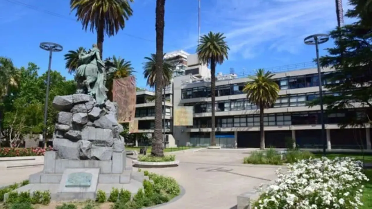 La Justicia allanó este viernes la municipalidad de San Martín y le prohibió salir del país al intendente Fernando Moreira