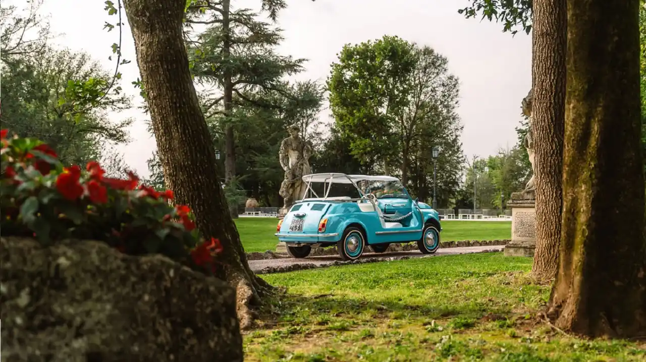 El Fiat 500 es un descapotable con motor moderno y diseño retro.
