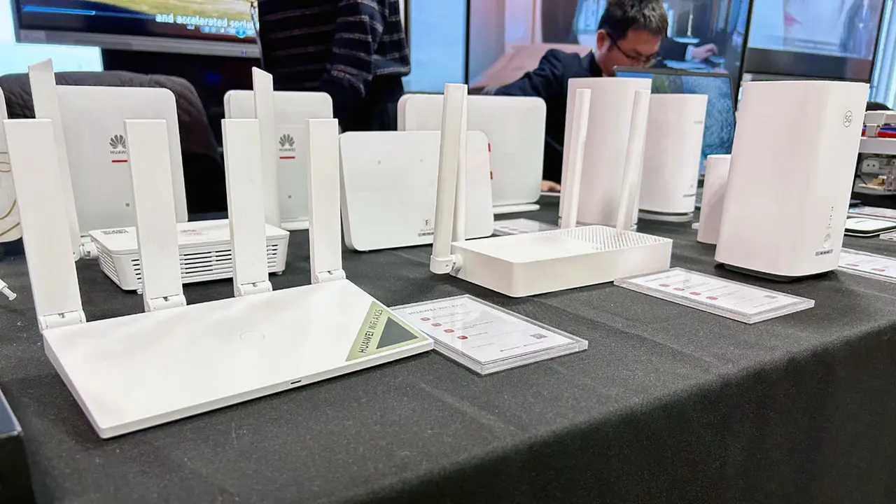 Módems de Huawei en el seminario de Telecom.