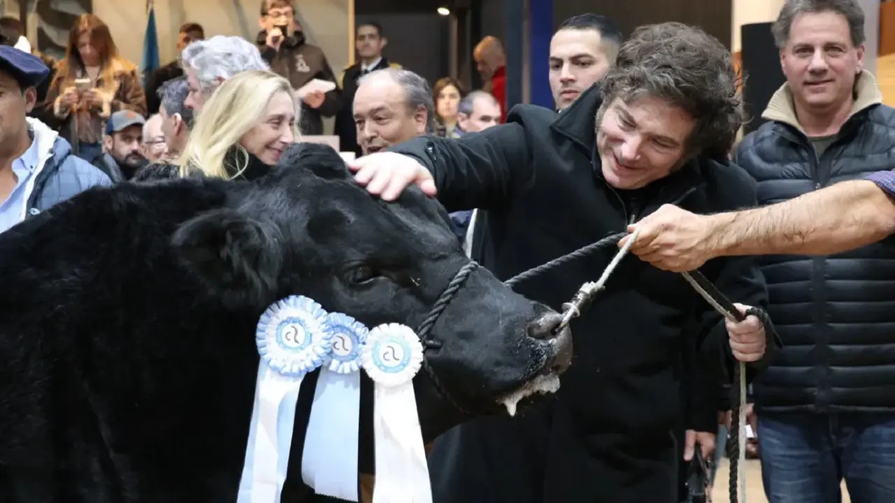 Milei junto al ganador de La Rural.