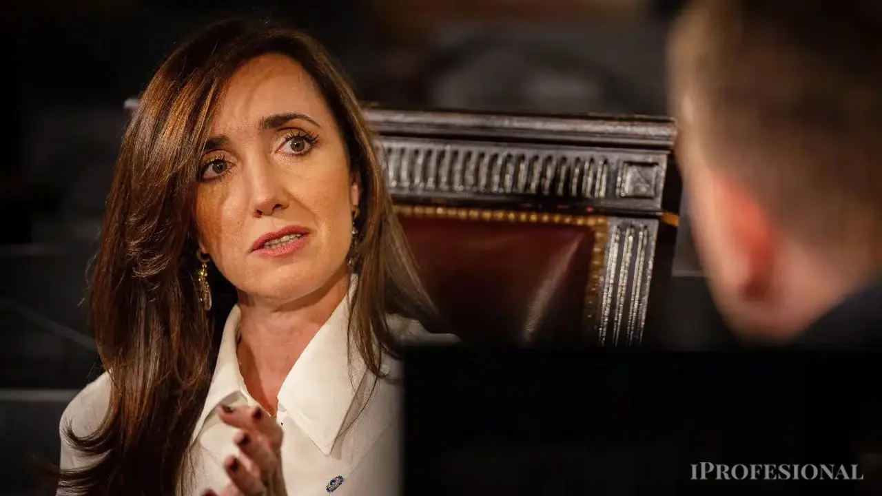 Villarruel se metió en la polémica por la canción contra Francia y lo llamó "país colonialista"