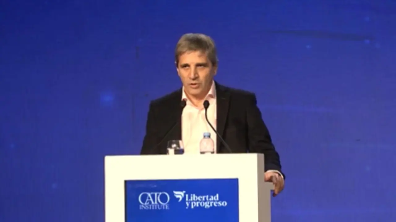 Luis Caputo aseguró que la tasa negativa contra la inflación 