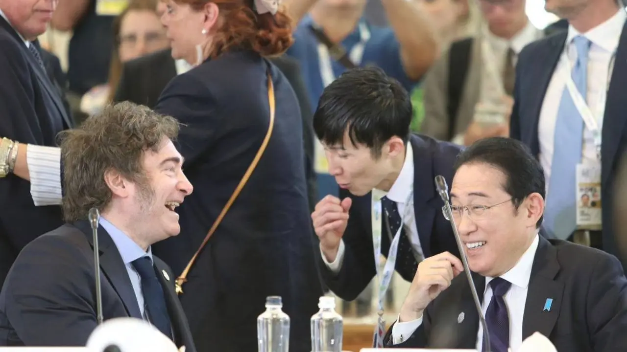 Milei también compartió un minuprimer ministro de Japón, Fumio Kishida