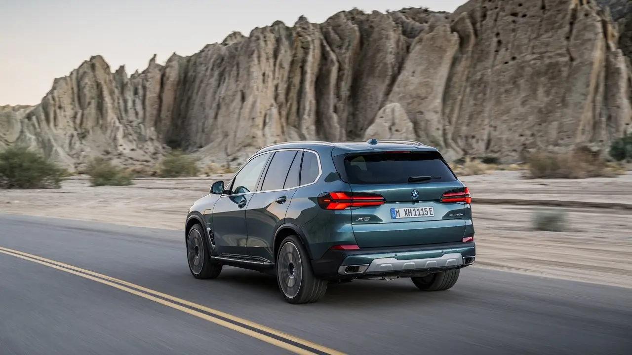 El nuevo X5 estrena diseño en la firma lumínica delantera y trasera.