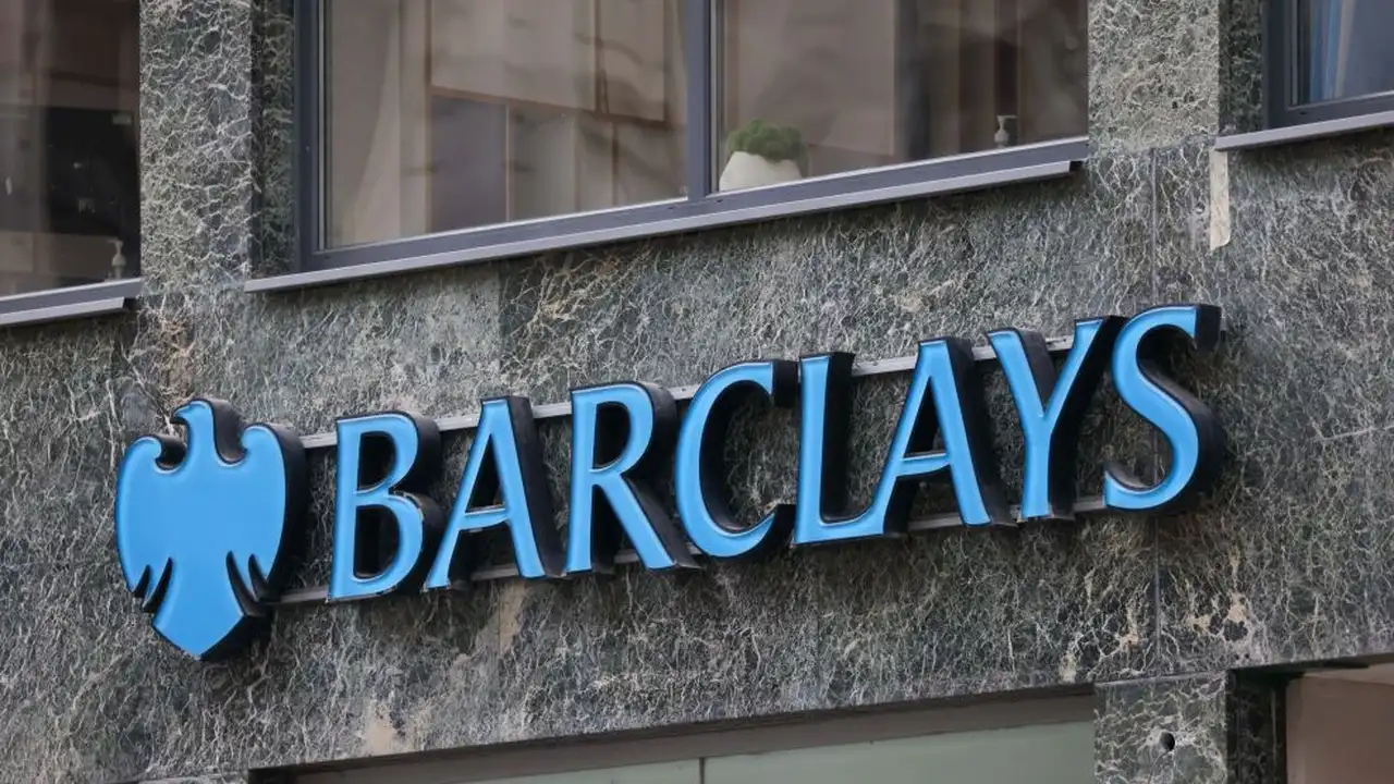 Qué debe hacer Milei con el dólar tras el triunfo electoral, según el banco británico Barclays