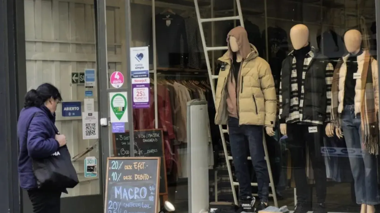 El nuevo shopping ofrece ropa de niños, mujeres y hombres