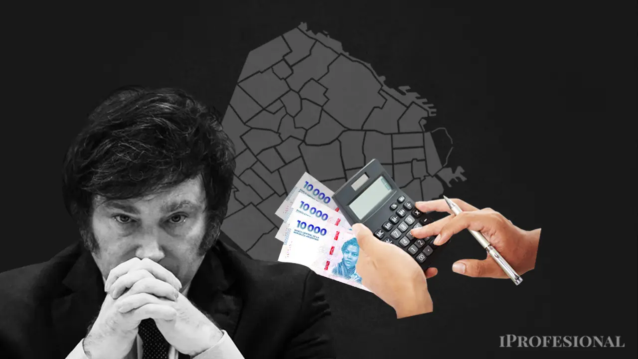 JAVIER MILEI SOBRE UN FONDO NEGRO CON UNA MANO, UNA CALCULADORA Y PESOS ARGENTINOS
