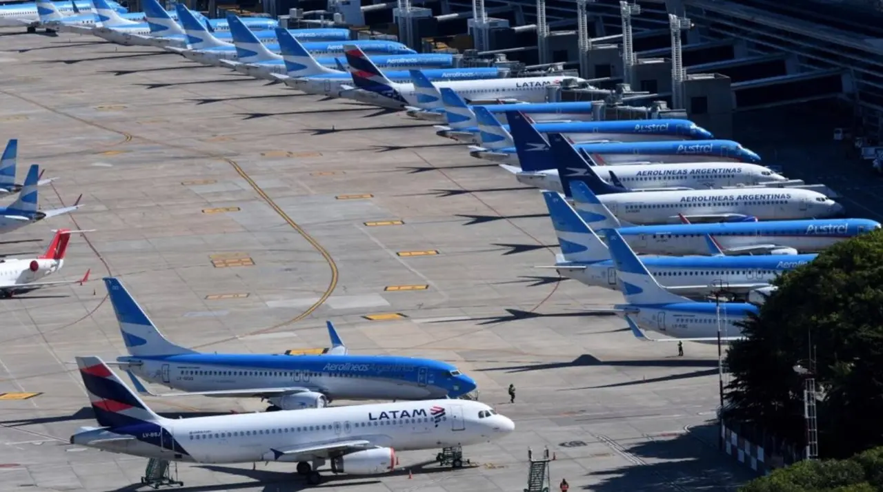 El Gobierno debió descartar la privatización de Aerolíneas Argentinas para aprobar la Ley de Bases, pero volverá a insistir.