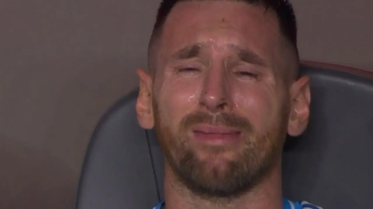El desconsolado llanto de Messi tras salir por lesión