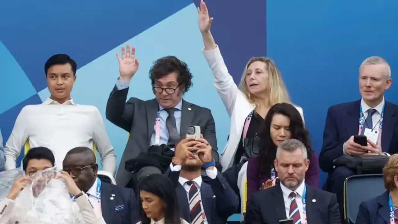 El presidente Javier Milei y su hermana y Secretaria General de la Presidencia Karina Milei, presentes en la ceremonia