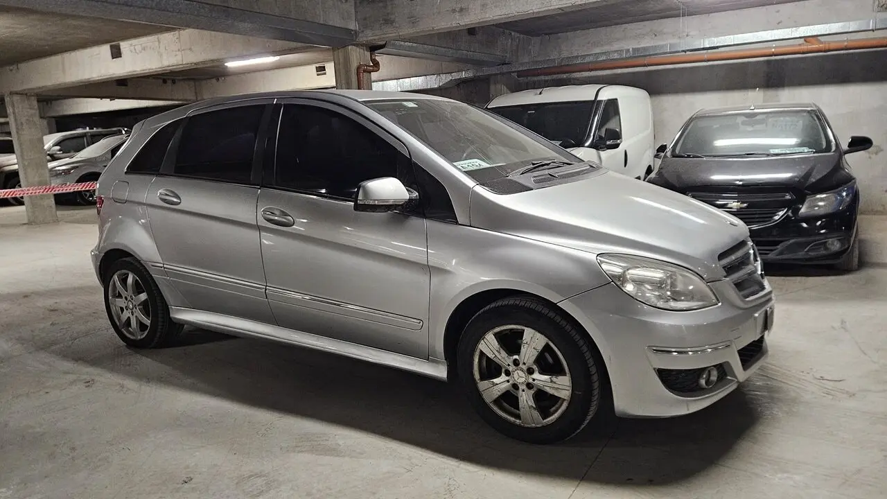 Una de las propuestas para esta subasta del Banco Ciudad es un Mercedes Benz B170 sedan 5 puertas modelo 2009.
