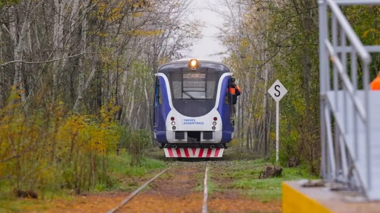 El tren que une Mercedes con Tomás Jofré, dos localidades con 
