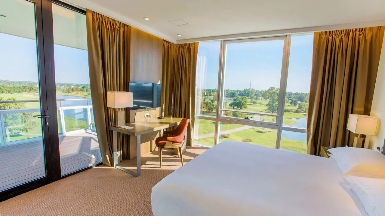 Hilton Pilar también ofrece paquetes de alojamiento con cómodas habitaciones y desayuno incluido.