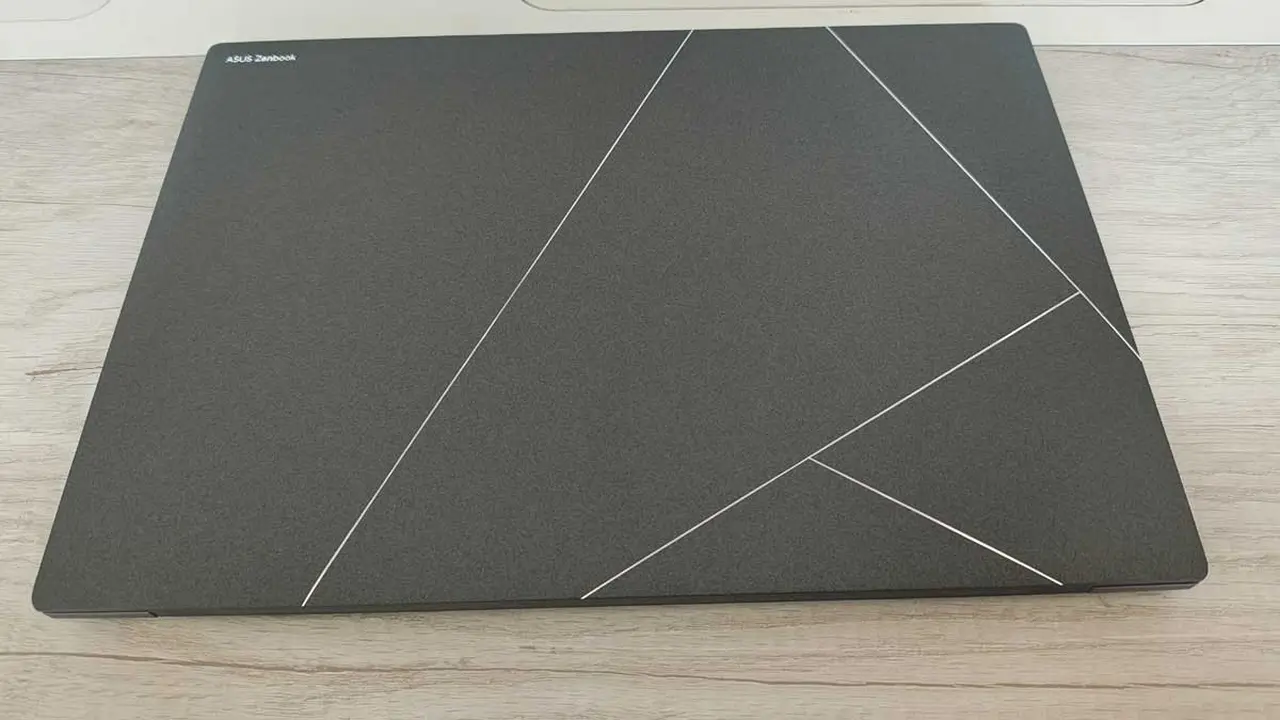 La Asus Zenbook S 16 resalta por su diseño elegante.