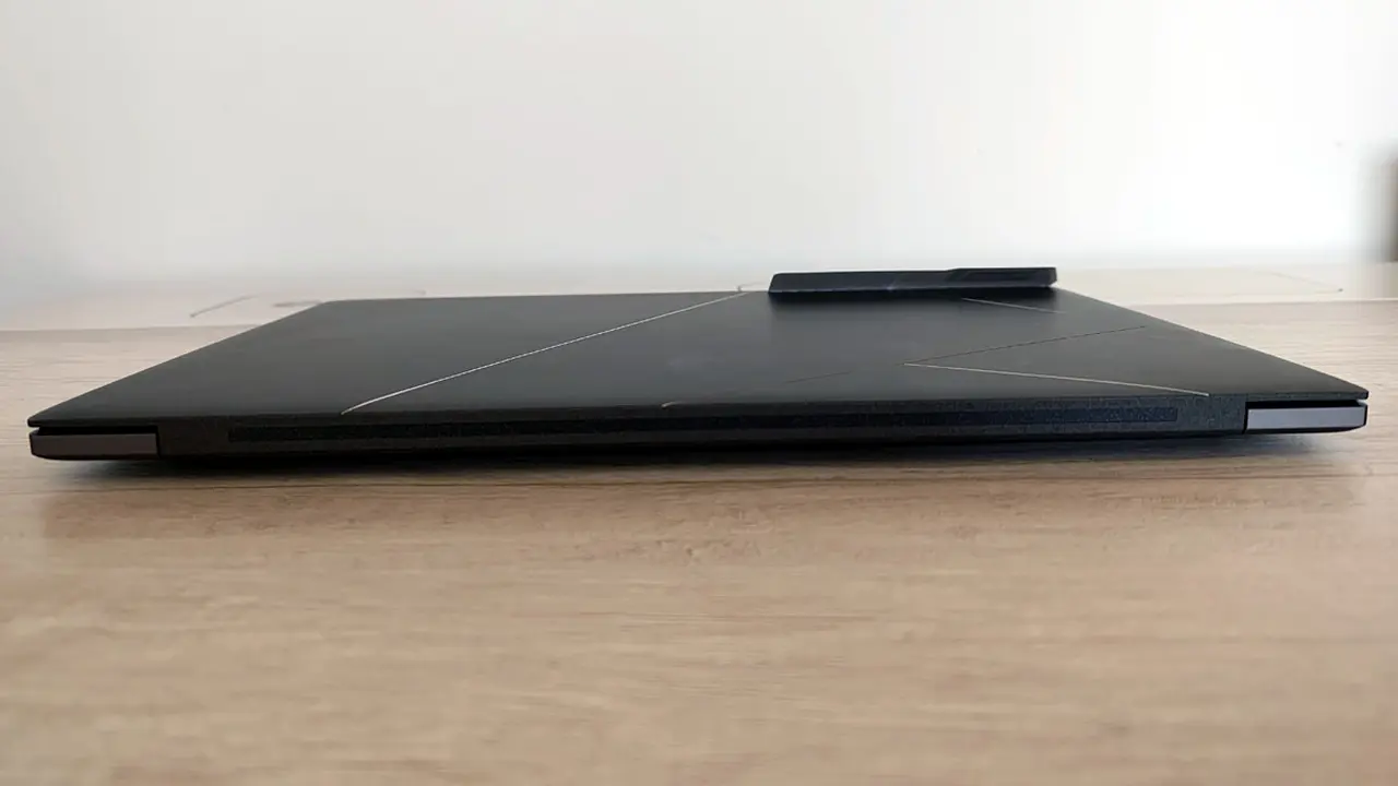 La Zenbook S 16 es una computadora portátil ultradelgada.