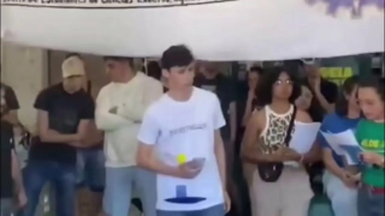 Golpearon a un alumno que rechazó la toma de la Universidad