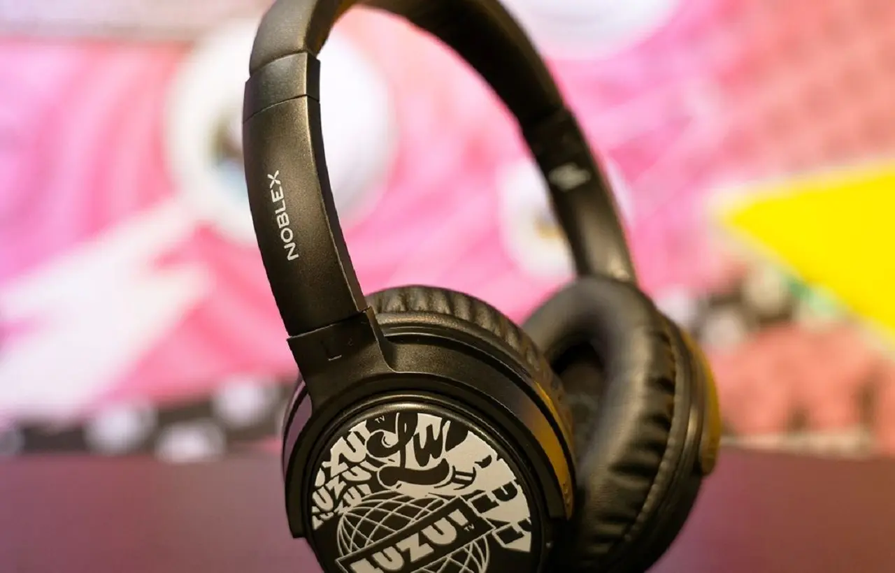 Noblex y Luzu presentan auriculares exclusivos: una colaboración que fusiona tecnología y entretenimiento