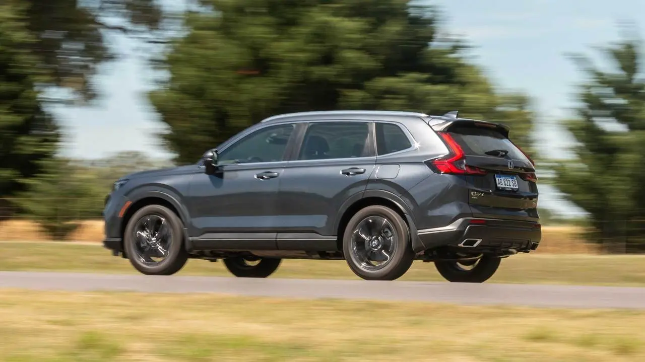 El nuevo Honda CR-V se destaca por sus dimensiones y despeje del suelo. PH @alecortina