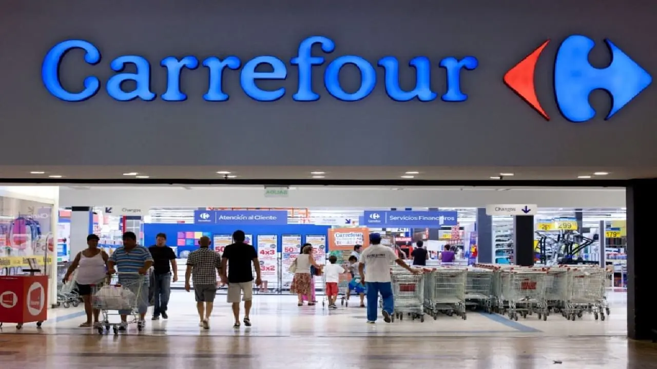 Días decisivos para la salida de Carrefour de Argentina: el tapado que acelera para quedarse con el negocio