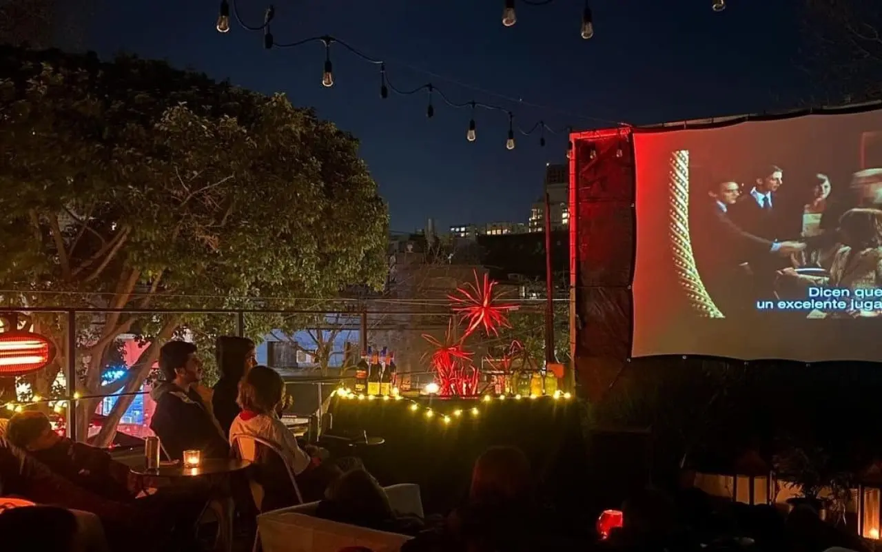 El cine a cielo abierto en Palermo que conquista corazones y propone un plan diferente